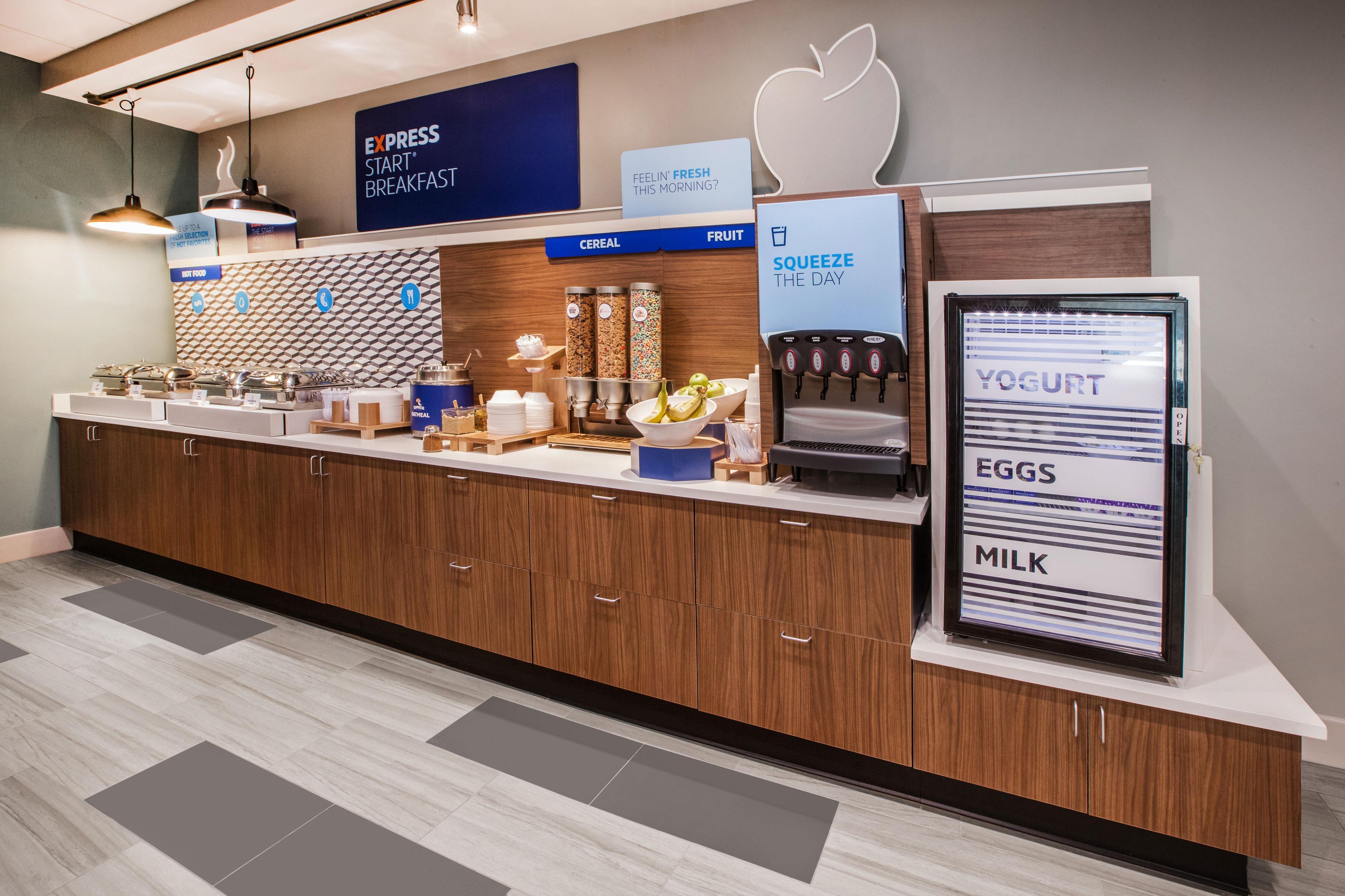 Holiday Inn Express Hotel & Suites Fort Collins By Ihg Exterior photo