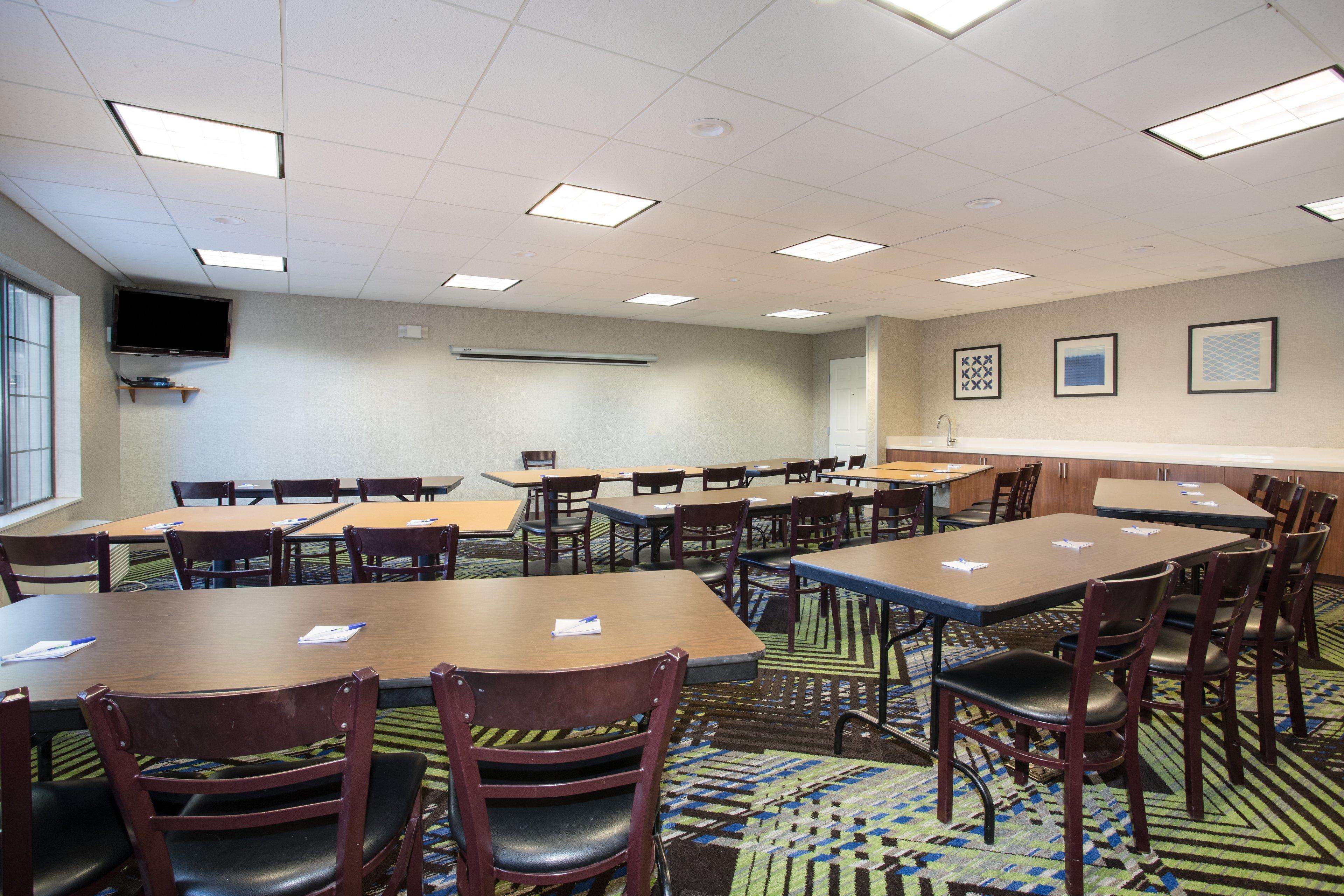 Holiday Inn Express Hotel & Suites Fort Collins By Ihg Exterior photo